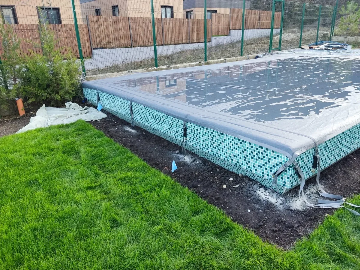 Батутное покрывало на бассейне в Юбилейном